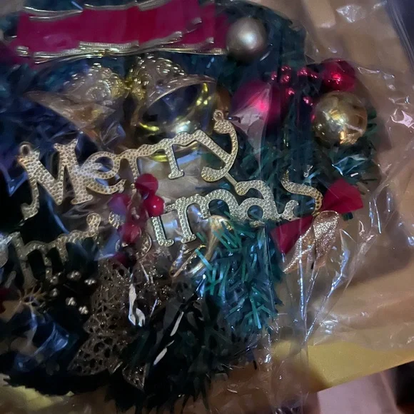 New in Packaging Festive Red and Gold Holiday “Merry Christmas” Wreath - Picture 5 of 5